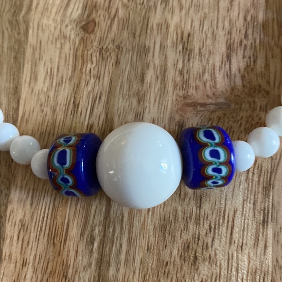Necklace Beaded. White and Blue - Picture 3 of 4